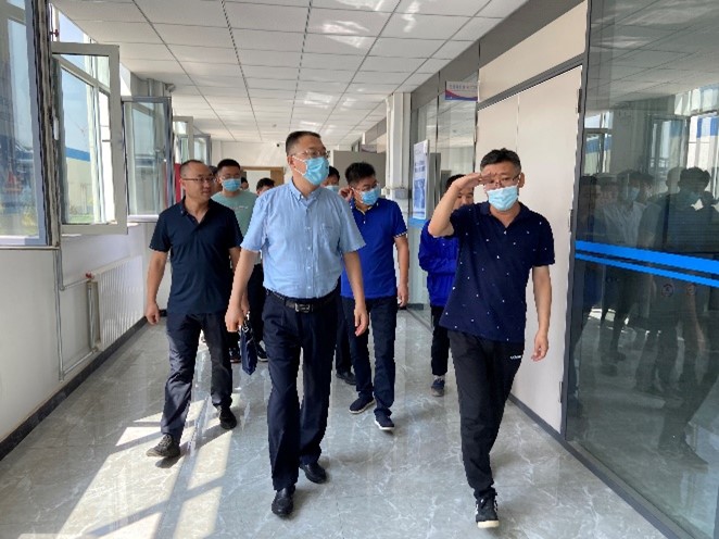 自治區(qū)人社廳副廳長孫曉軍視察寧夏中星研發(fā)中心建設(shè)